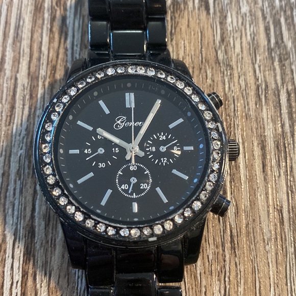 Vintage Geneva Black Watch - Picture 2 of 3